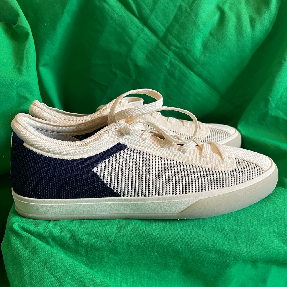 Rothy’s women’s lace up sneaker size 11